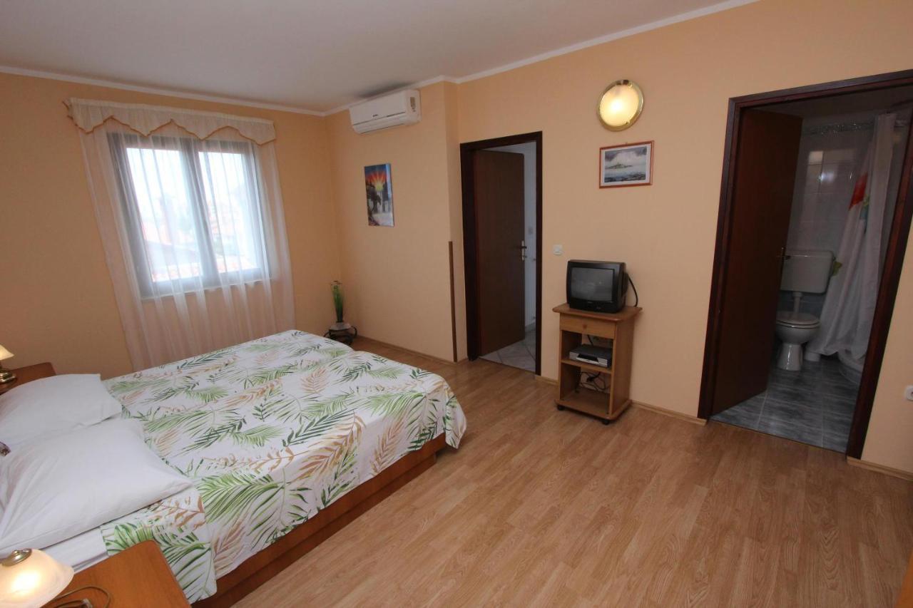 Rooms And Apartments Dino Rovinj Eksteriør billede